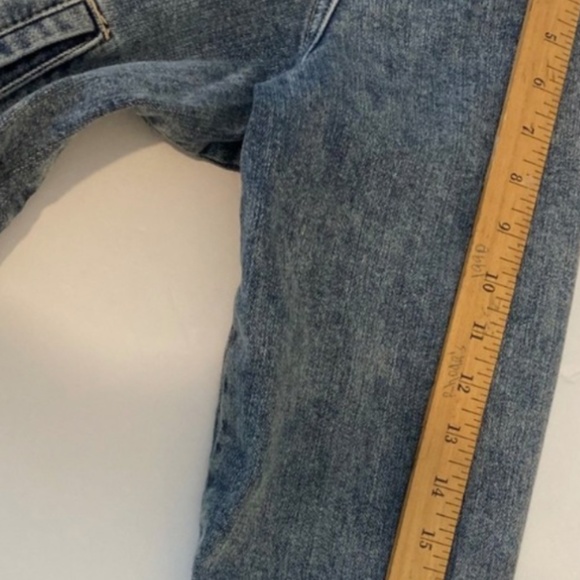 Torrid women’s denim jacket size 1 light wash distressed - Picture 11 of 14